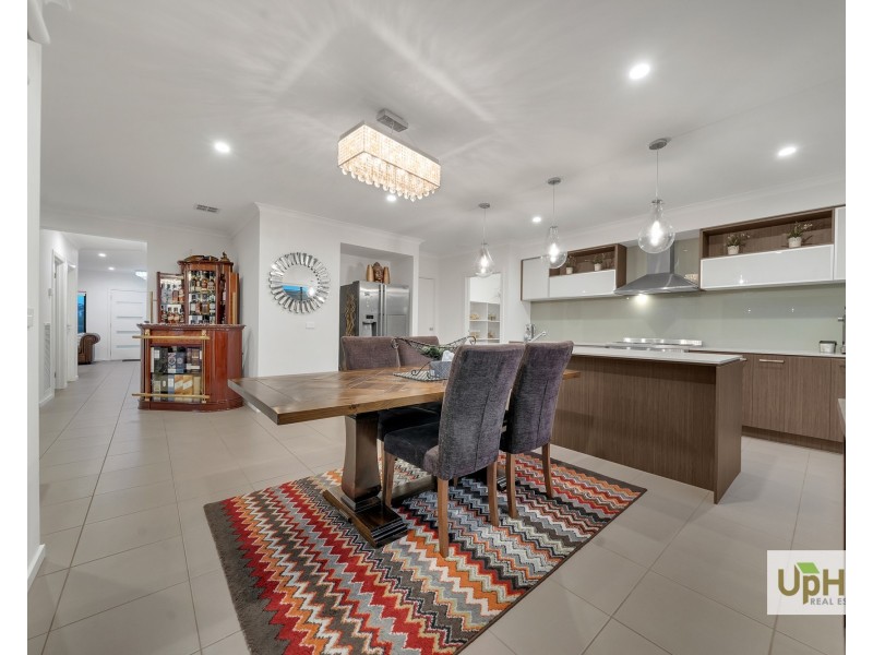 2 Girona Drive, Clyde North VIC 3978