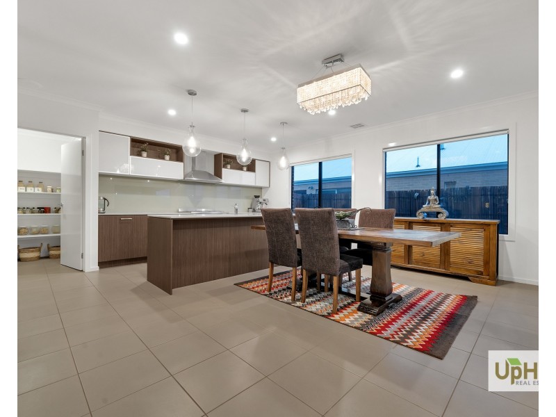 2 Girona Drive, Clyde North VIC 3978