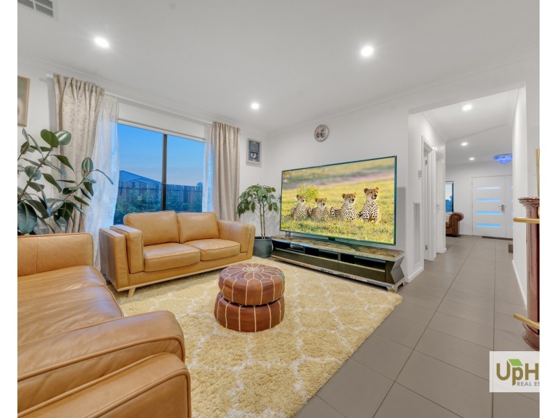 2 Girona Drive, Clyde North VIC 3978