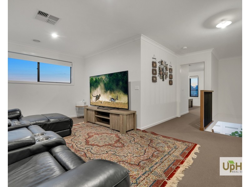 2 Girona Drive, Clyde North VIC 3978
