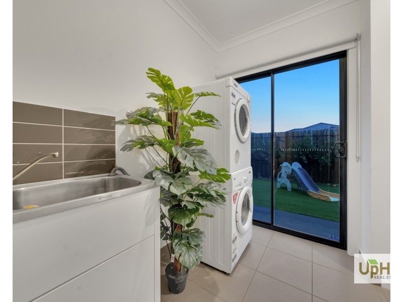 2 Girona Drive, Clyde North VIC 3978