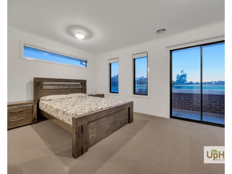 2 Girona Drive, Clyde North VIC 3978