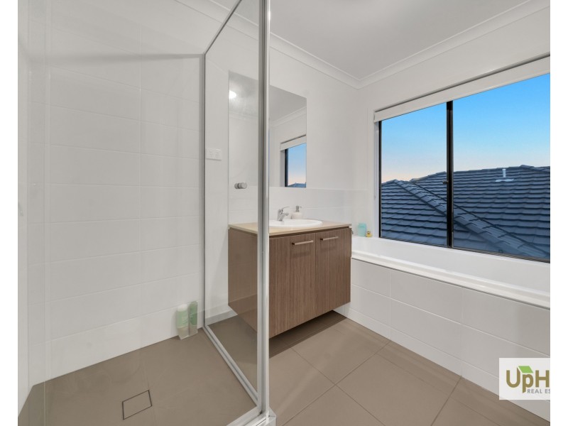 2 Girona Drive, Clyde North VIC 3978