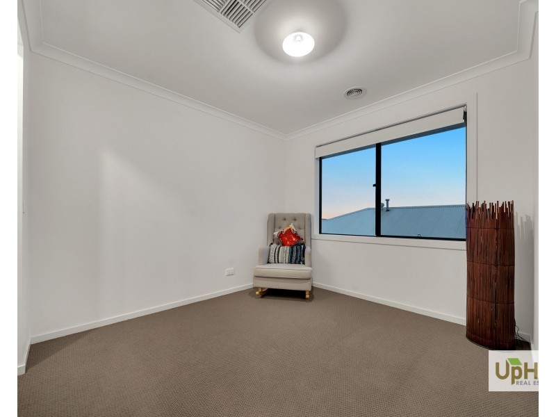 2 Girona Drive, Clyde North VIC 3978