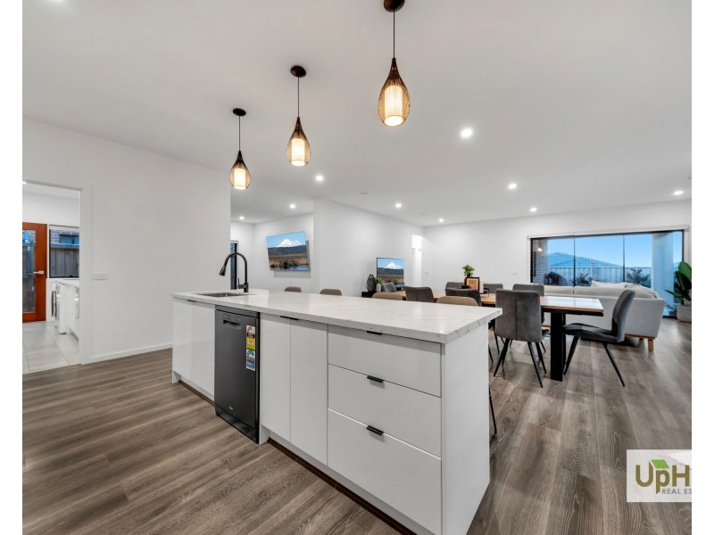 13 Vermillion Drive, Clyde North VIC 3978