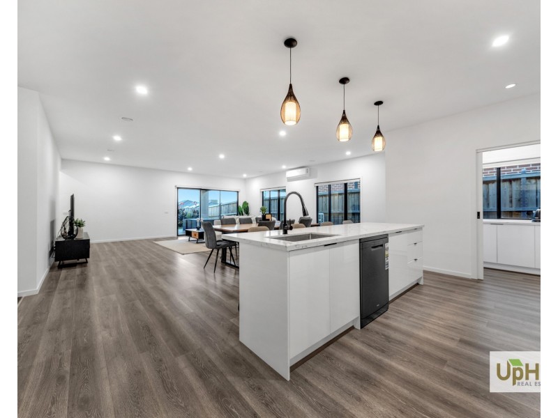 13 Vermillion Drive, Clyde North VIC 3978