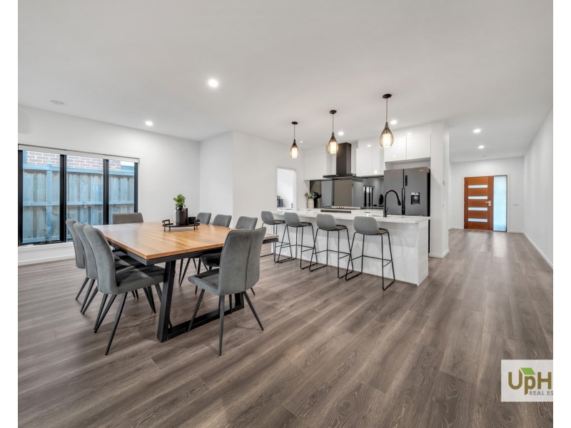 13 Vermillion Drive, Clyde North VIC 3978