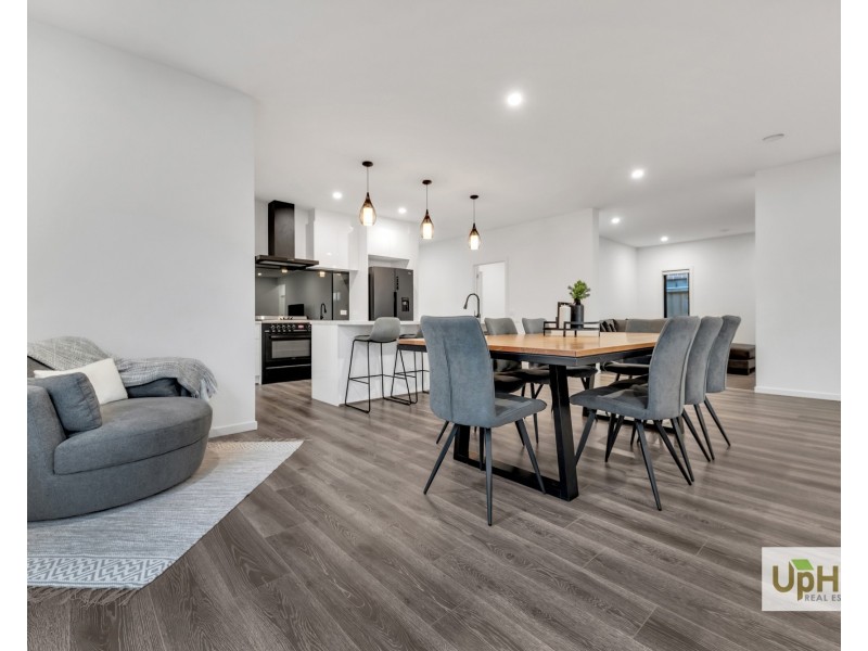 13 Vermillion Drive, Clyde North VIC 3978