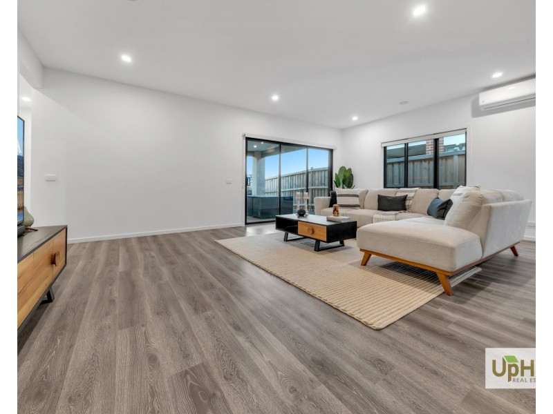 13 Vermillion Drive, Clyde North VIC 3978