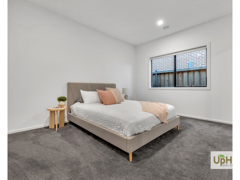 13 Vermillion Drive, Clyde North VIC 3978