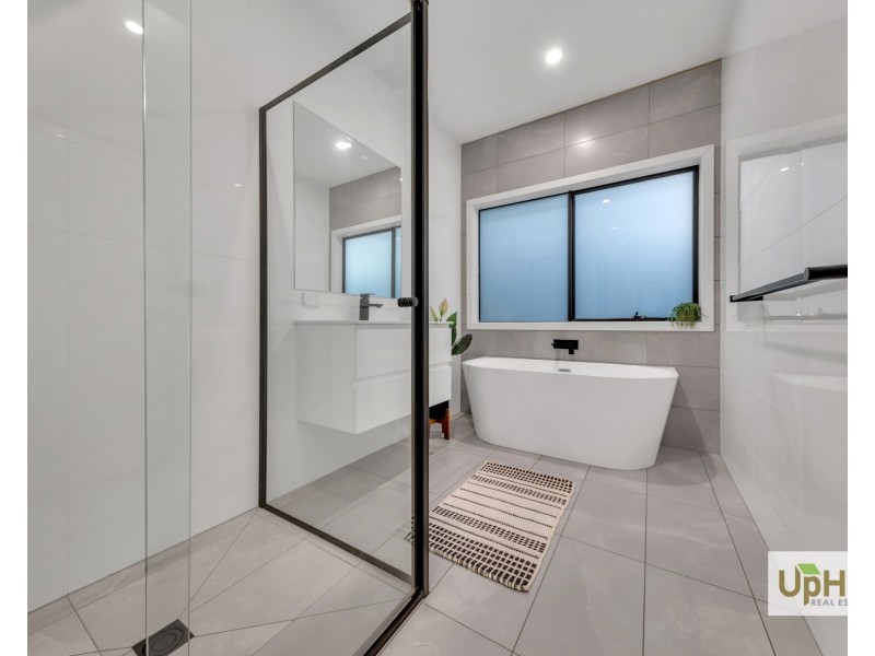 13 Vermillion Drive, Clyde North VIC 3978