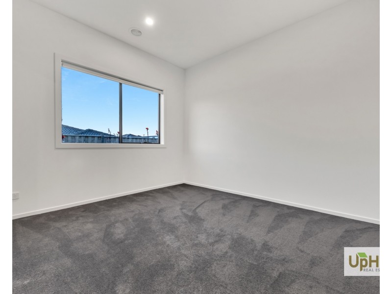 13 Vermillion Drive, Clyde North VIC 3978