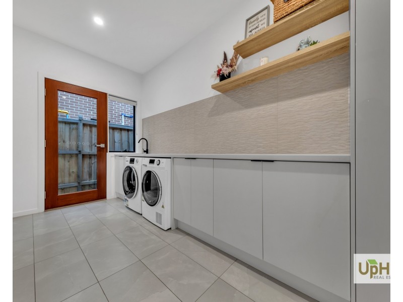 13 Vermillion Drive, Clyde North VIC 3978