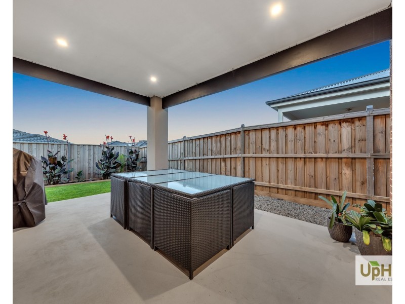 13 Vermillion Drive, Clyde North VIC 3978