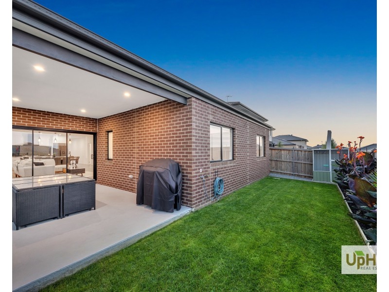 13 Vermillion Drive, Clyde North VIC 3978
