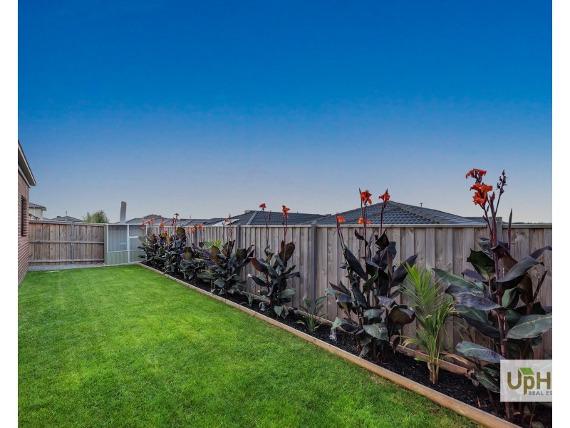 13 Vermillion Drive, Clyde North VIC 3978