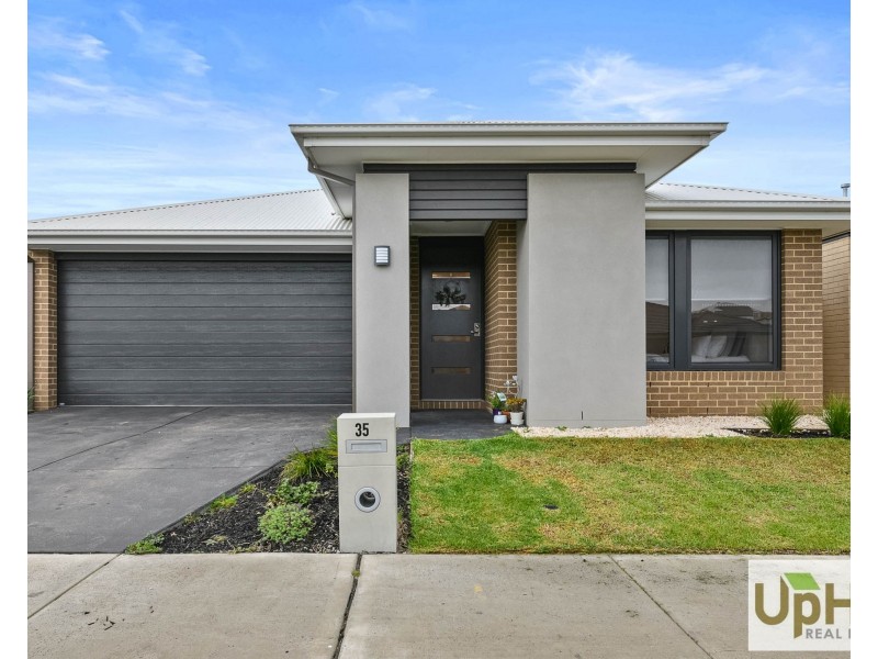 35 Khan Boulevard, Clyde North VIC 3978