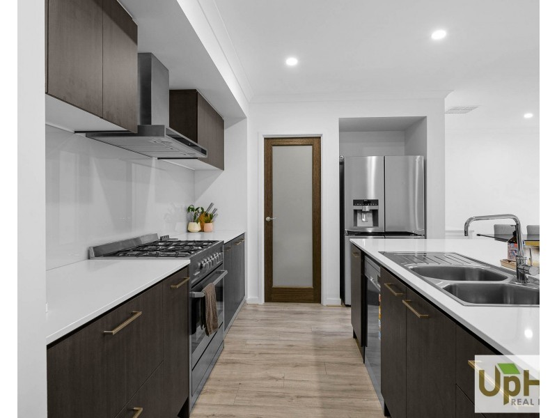 35 Khan Boulevard, Clyde North VIC 3978