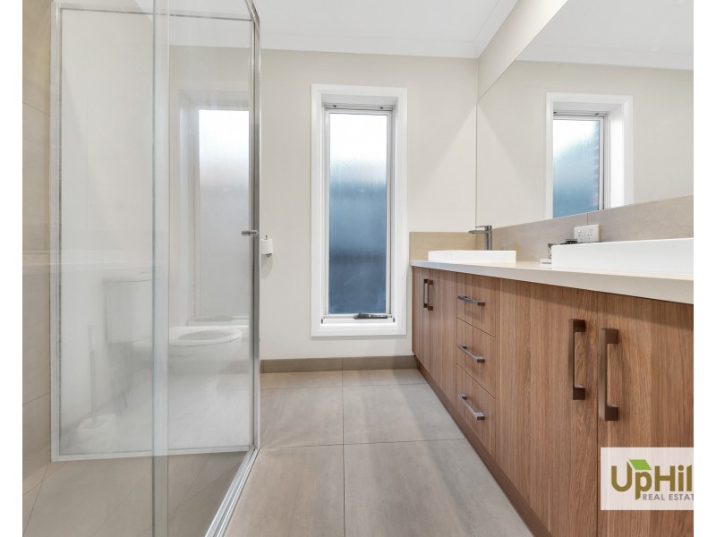 36 SIMMENTAL DRIVE, Clyde North VIC 3978