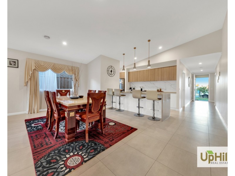 36 SIMMENTAL DRIVE, Clyde North VIC 3978