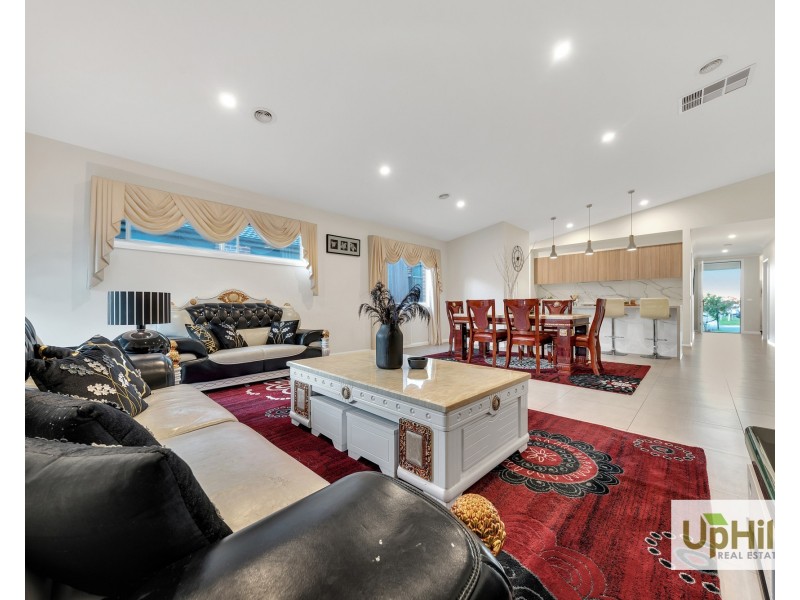 36 SIMMENTAL DRIVE, Clyde North VIC 3978