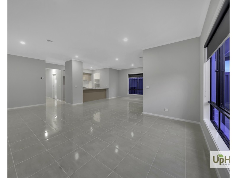 21 Noah Road, Clyde North VIC 3978