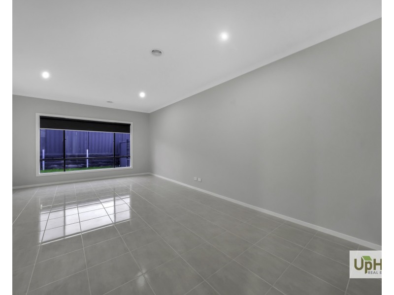 21 Noah Road, Clyde North VIC 3978