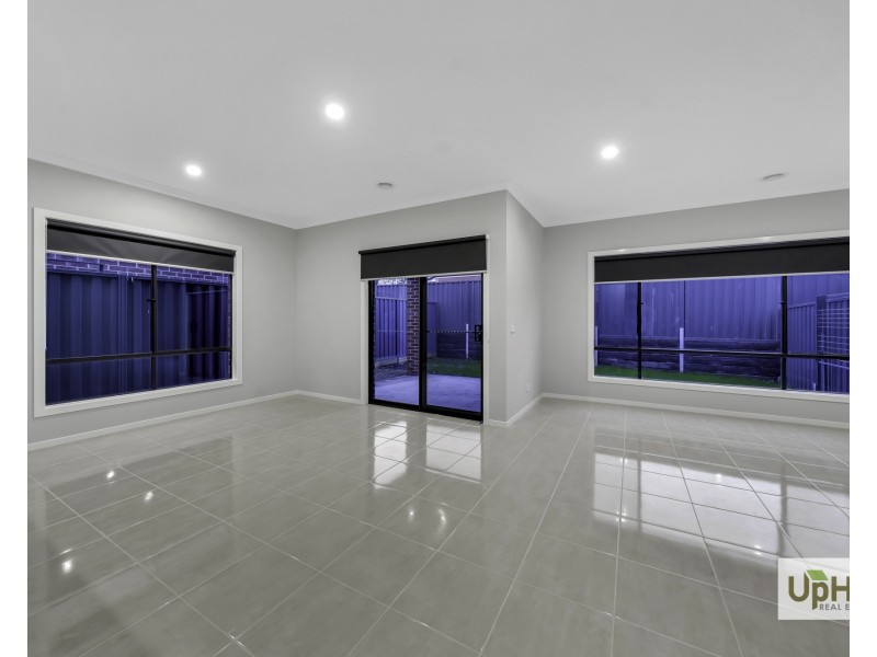 21 Noah Road, Clyde North VIC 3978