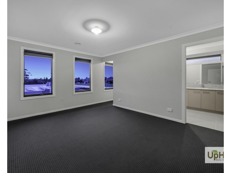 21 Noah Road, Clyde North VIC 3978