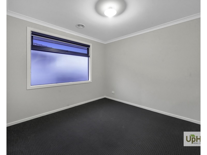 21 Noah Road, Clyde North VIC 3978