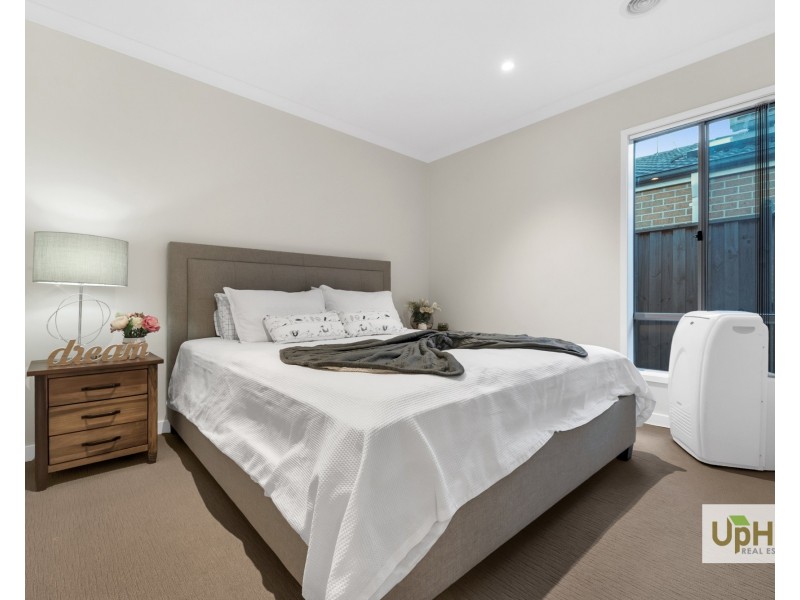 6 Sackville Avenue, Clyde North VIC 3978