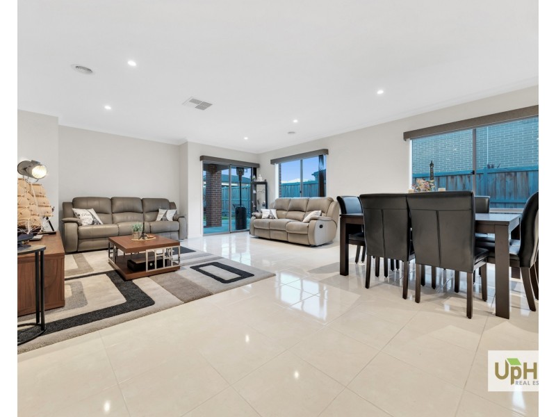 6 Sackville Avenue, Clyde North VIC 3978