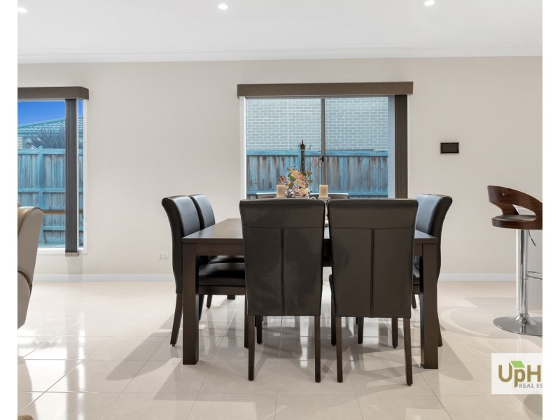 6 Sackville Avenue, Clyde North VIC 3978