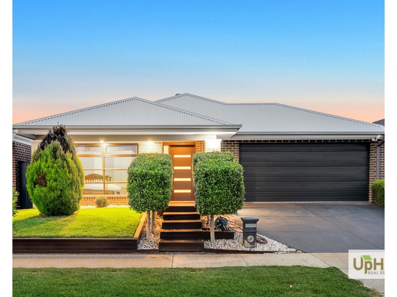 11 Bellario Circuit, Clyde North VIC 3978