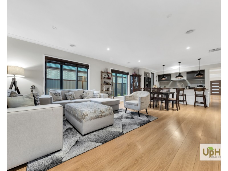 11 Bellario Circuit, Clyde North VIC 3978