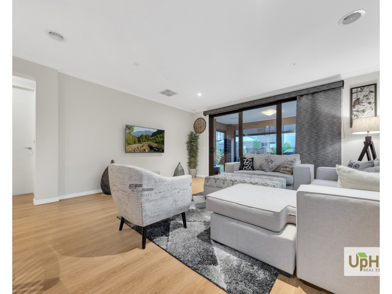 11 Bellario Circuit, Clyde North VIC 3978