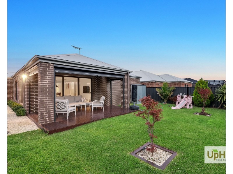 11 Bellario Circuit, Clyde North VIC 3978