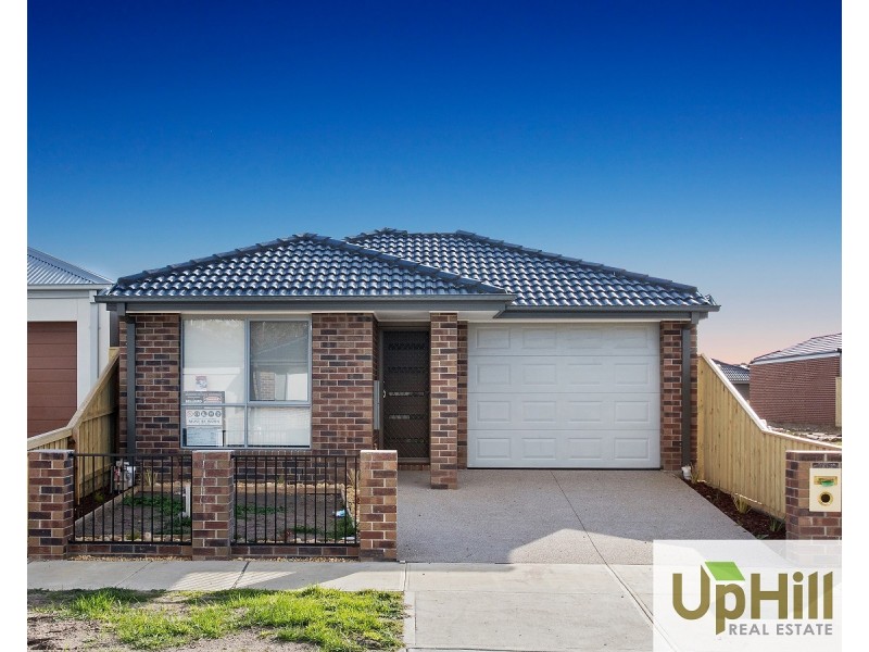 8 Maywood Street, Pakenham VIC 3810