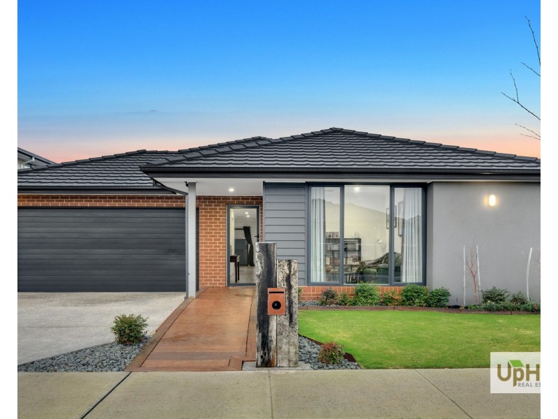 6 Parlia Street, Clyde North VIC 3978