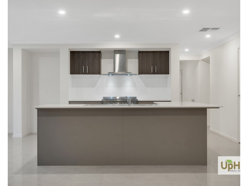 6 Bellman Avenue, Clyde VIC 3978