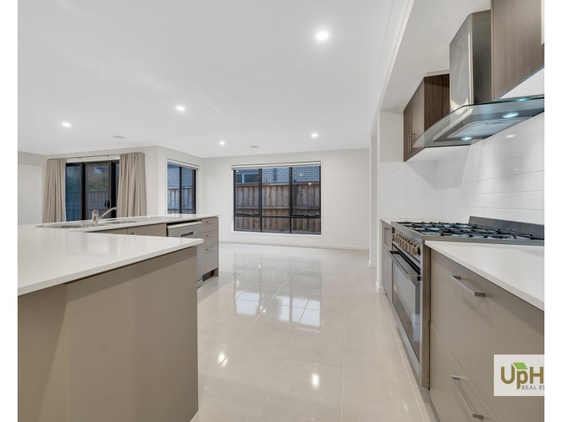 6 Bellman Avenue, Clyde VIC 3978