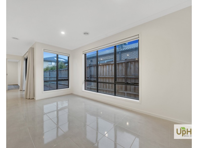 6 Bellman Avenue, Clyde VIC 3978