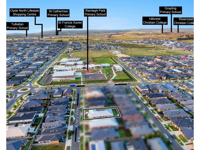 8 Elsey Way, Clyde North VIC 3978