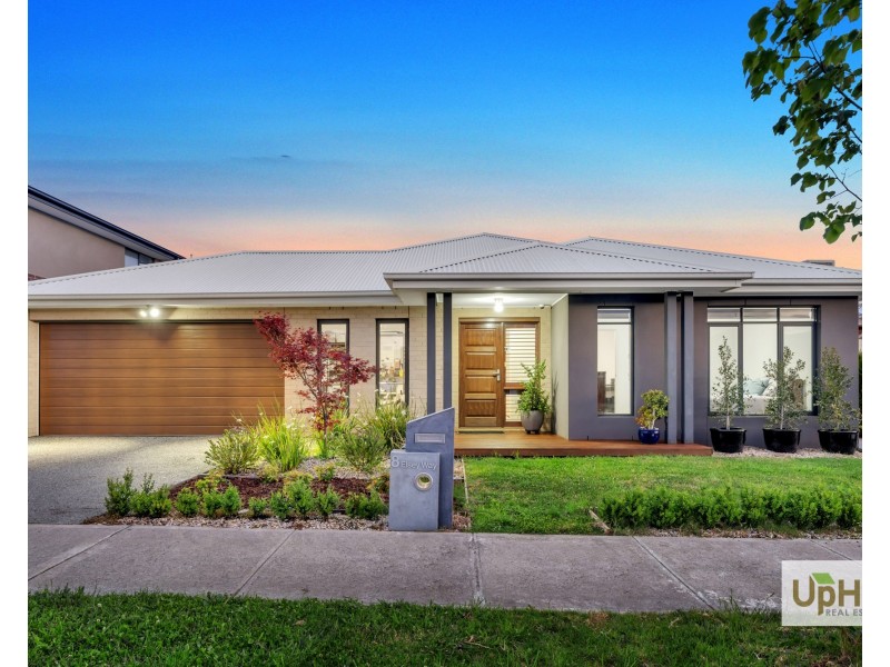 8 Elsey Way, Clyde North VIC 3978