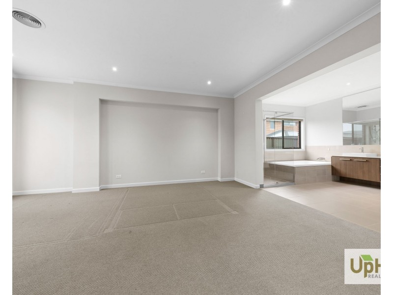 3 Bellhaven Circuit, Clyde North VIC 3978