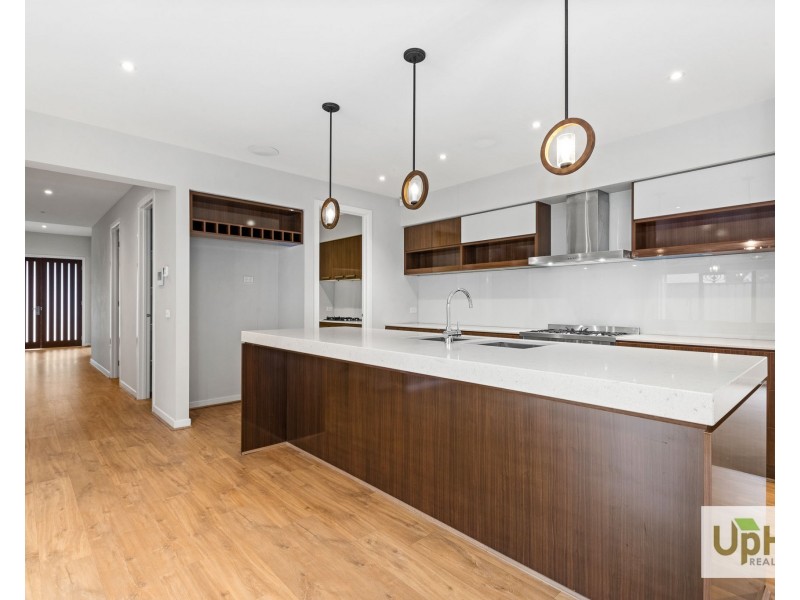 3 Bellhaven Circuit, Clyde North VIC 3978