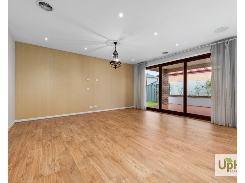 3 Bellhaven Circuit, Clyde North VIC 3978