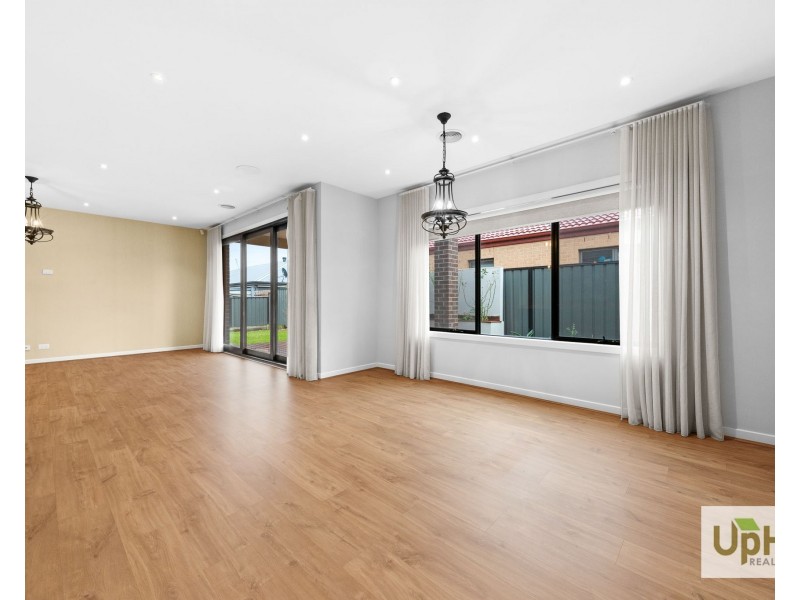 3 Bellhaven Circuit, Clyde North VIC 3978