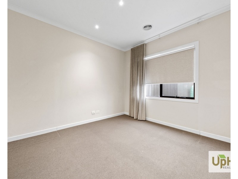 3 Bellhaven Circuit, Clyde North VIC 3978