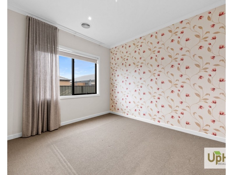 3 Bellhaven Circuit, Clyde North VIC 3978